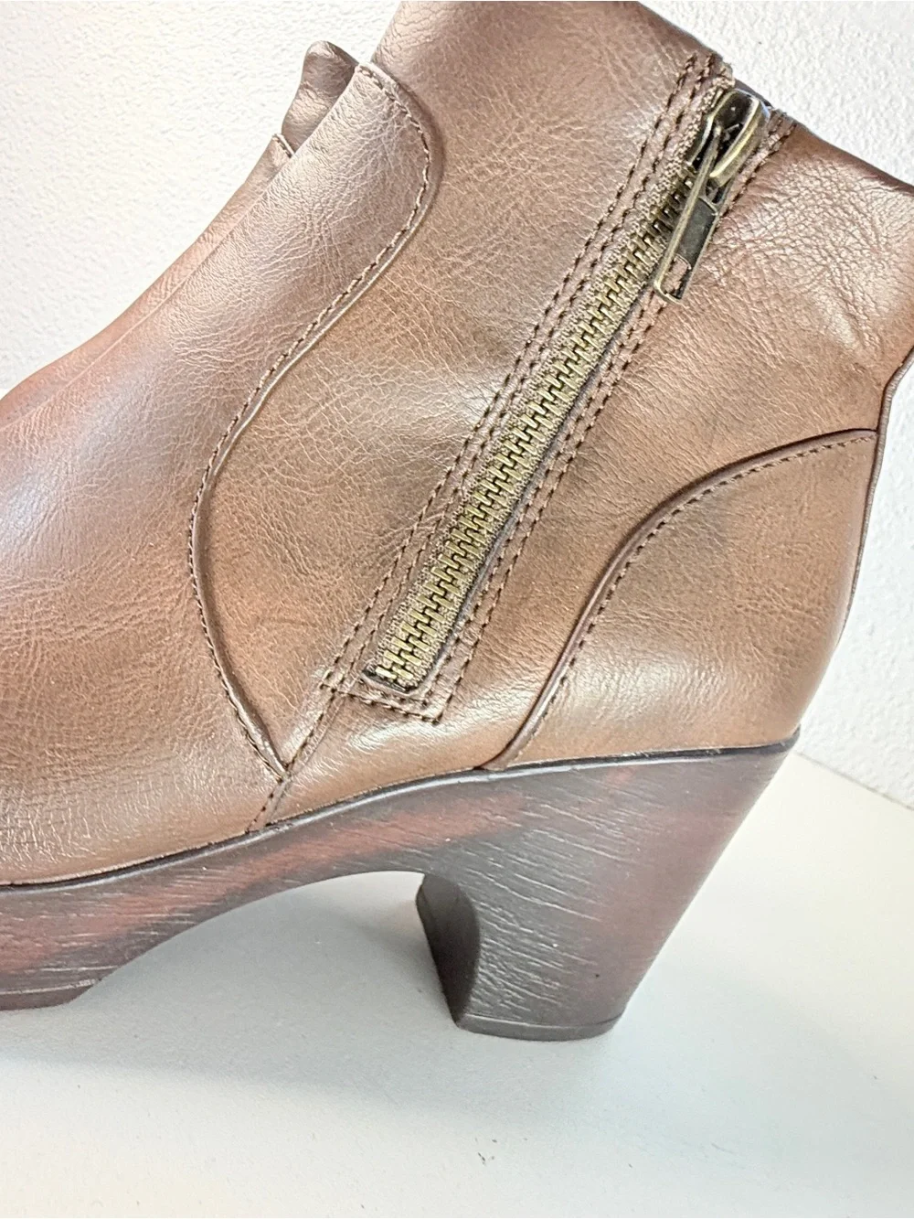 Born Brown Leather Platform Ankle Boots Womens Size 10 Side Zip boho boots